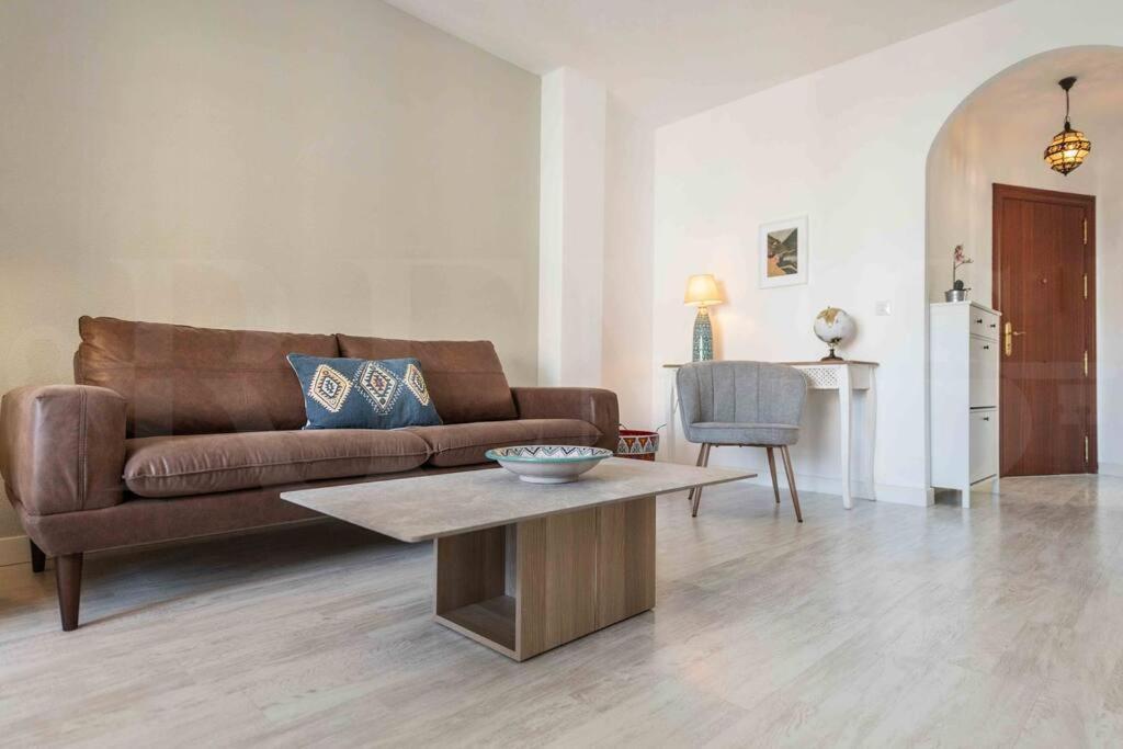 Spacious & Authentic Apartment By Rems Малага Екстер'єр фото