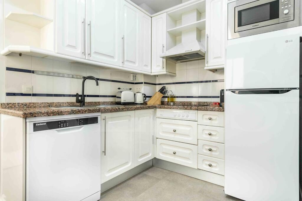 Spacious & Authentic Apartment By Rems Малага Екстер'єр фото
